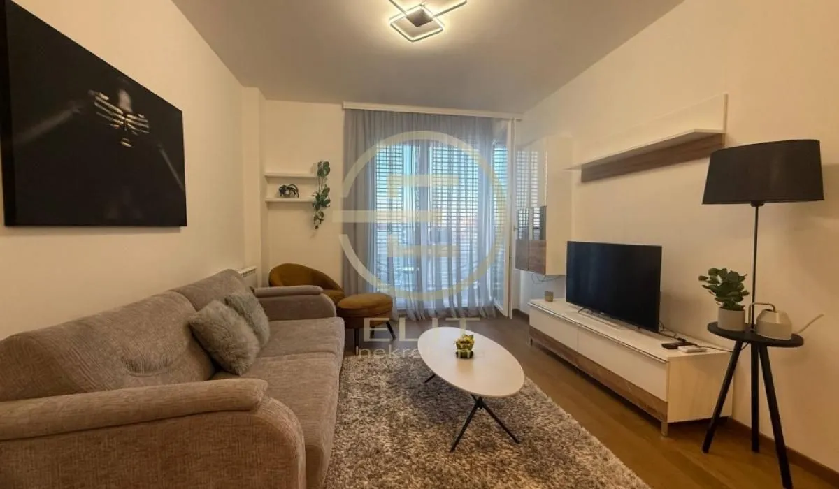 Izdavanje, stan, 42m², Bulevar Evrope, Novi Sad Sve Podlokacije