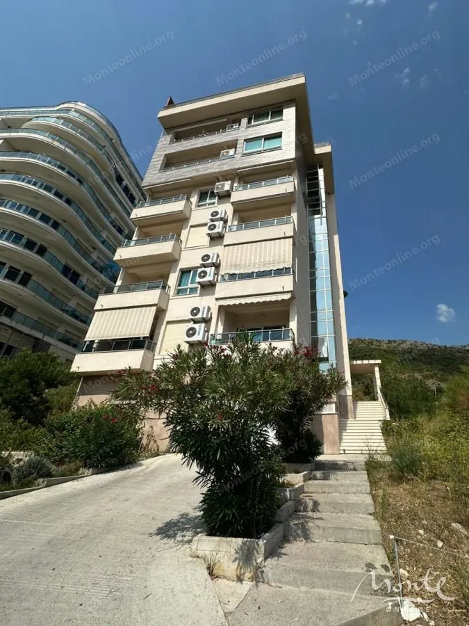 Sale, three bedroom apartment, 115m², Bečići, Budva