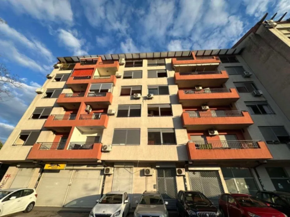 Izdavanje, jednosoban stan, 45m², Vezirov Most, Podgorica