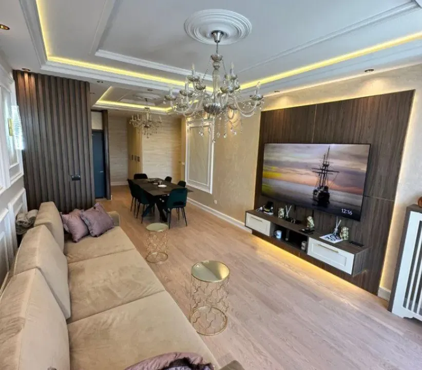 Izdavanje, trosoban stan, 80m², Beograd Na Vodi, Beograd