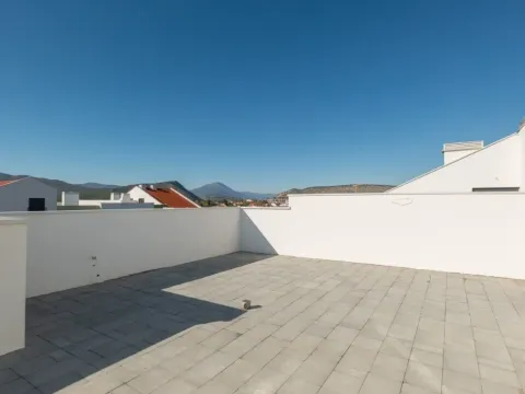 Izdavanje, trosoban stan, 113m², Zabjelo, Podgorica - image 12