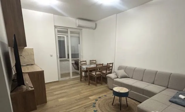 Izdavanje, dvosoban stan, 68m², Centar, Podgorica