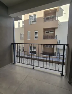 Pogled sa balkona na spoljašnjost zgrade. - image 17