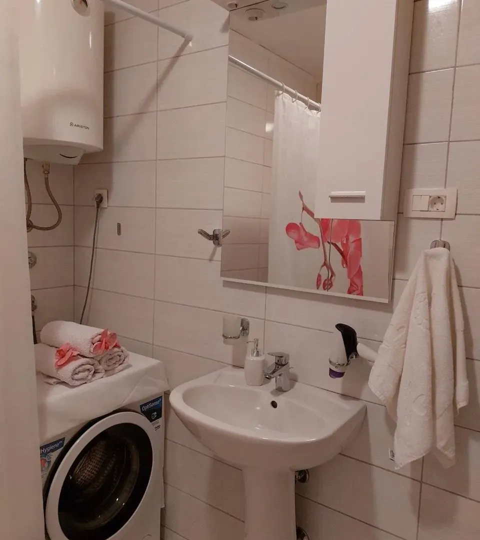 Izdavanje, jednosoban stan, 40m², Centar, Budva