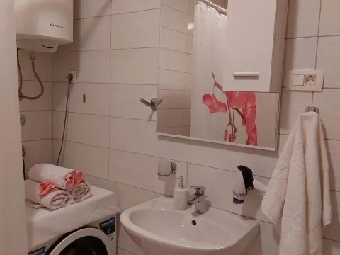 Izdavanje, jednosoban stan, 40m², Centar, Budva - image 3