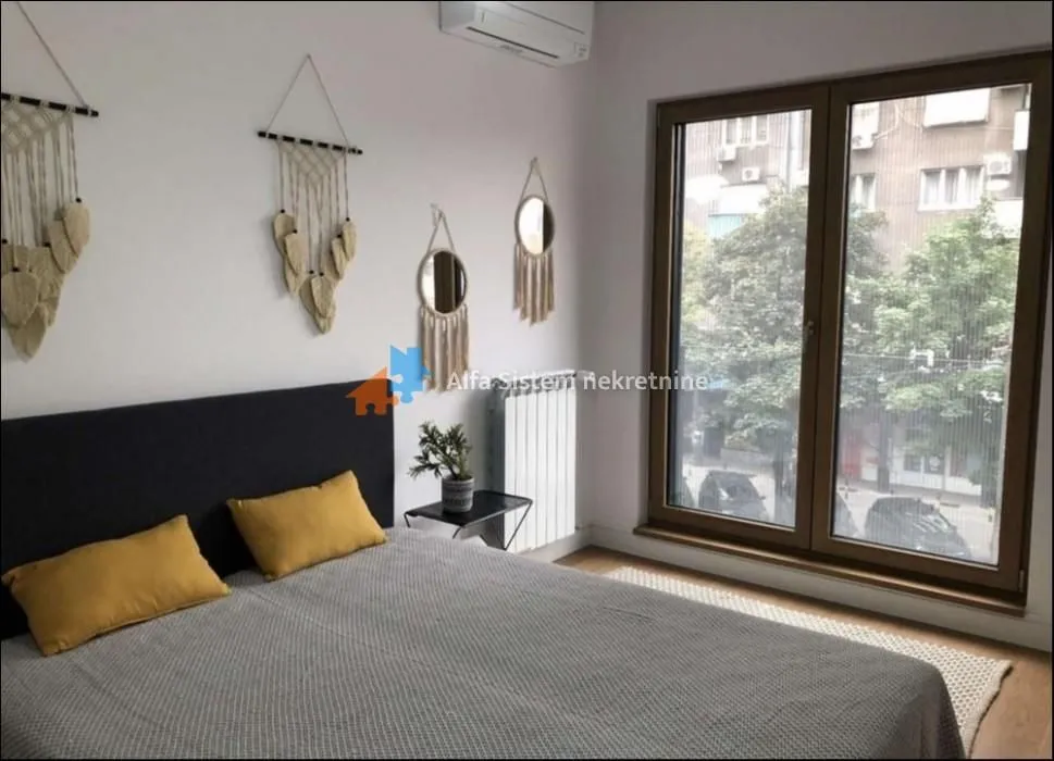 Izdavanje, dvosoban stan, 54m², Savski Venac, Beograd