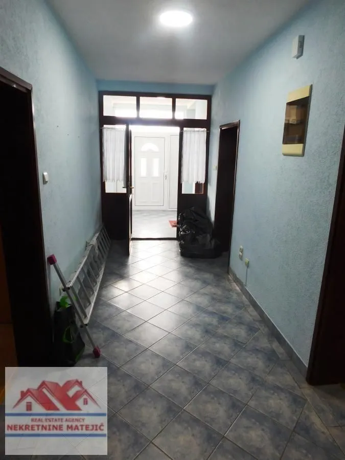 Prodaja, kuća, 264m², Korićani, Kragujevac
