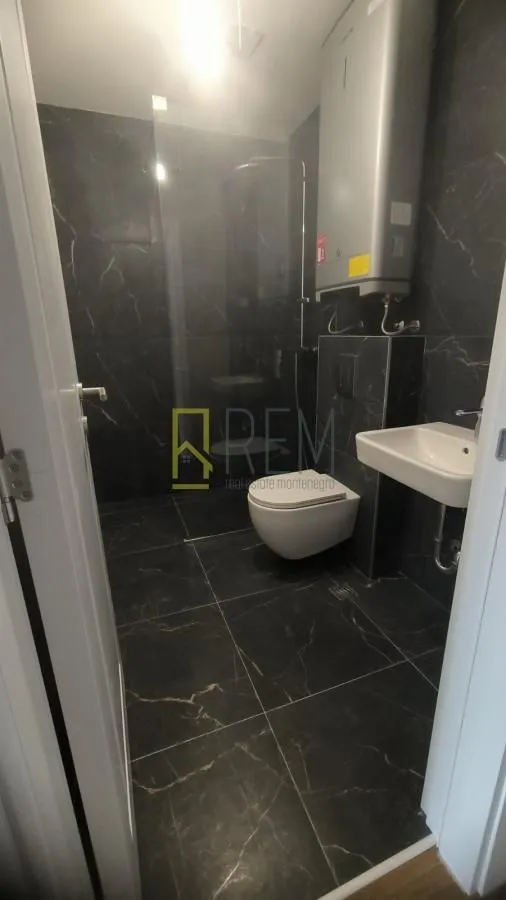 Prodaja, trosoban stan, 127m², Tološka šuma, Podgorica