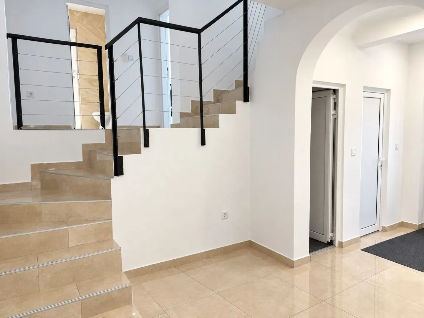 Rent, house, 340m², Stari Aerodrom, Podgorica