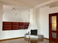 Izdavanje, kuća, 303m², Košutnjak, Beograd - image 1