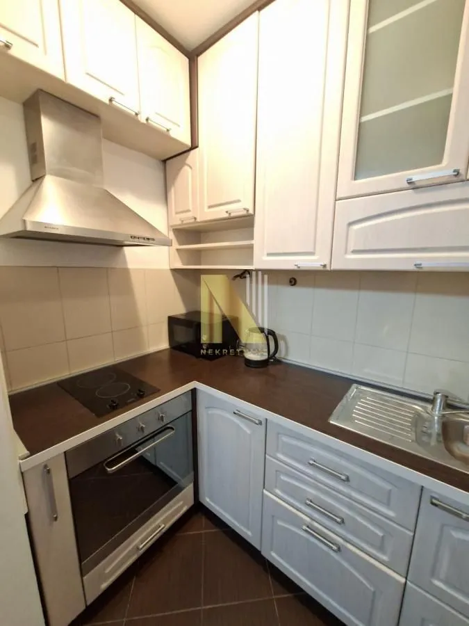 Izdavanje, dvosoban stan, 52m², Socijalno, Novi Sad Sve Podlokacije