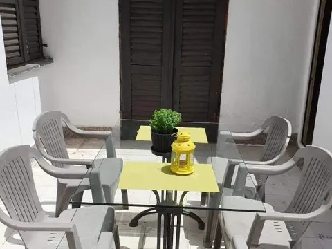 Rent, three bedroom apartment, 90m², Budva, Crna Gora - image 8