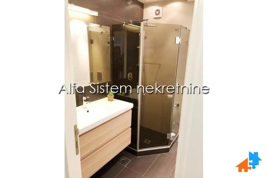 Izdavanje, jednosoban stan, 38m², Stari Grad, Beograd