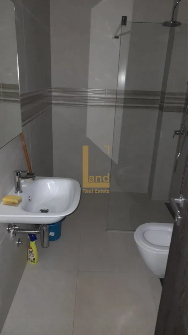 Modernly equipped bathroom with a shower cabin.