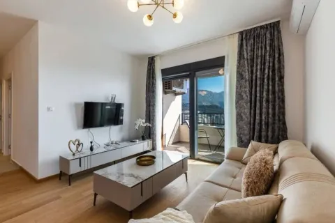 Rent, two bedroom apartment, 65m², Bečići, Budva - image 13