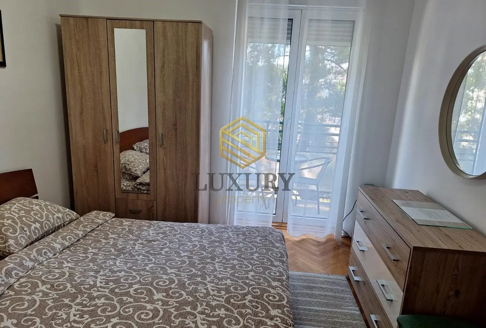 Izdavanje, dvosoban stan, 68m², Centar, Podgorica
