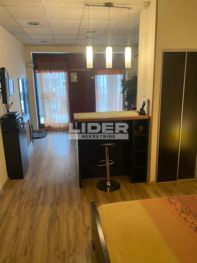 Izdavanje, jednosoban stan, 34m², Novi Beograd Sve Podlokacije, Beograd