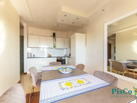 Izdavanje, četvorosoban stan, 135m², Centar, Podgorica - image 11