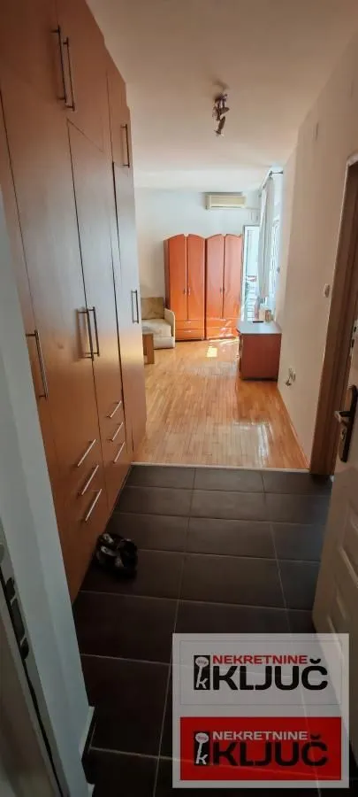 Izdavanje, jednosoban stan, 43m², Novo naselje, Novi Sad