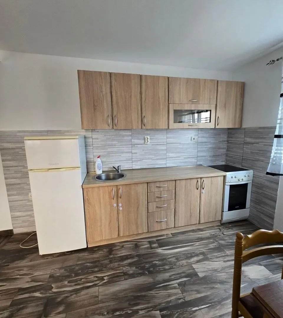 Izdavanje, jednosoban stan, 65m², Gradiošnica, Tivat