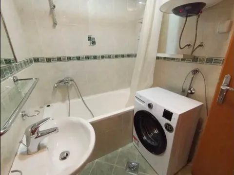 Prodaja, jednosoban stan, 40m², Stari Aerodrom, Podgorica - image 2