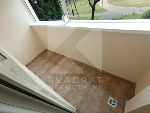 Izdavanje, dvosoban stan, 65m², Blok 5, Podgorica - image 16