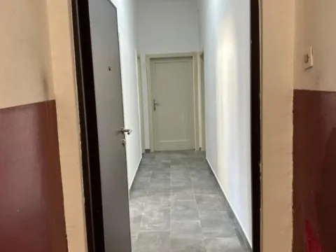 Izdavanje, dvosoban stan, 70m², Centar, Podgorica - image 10