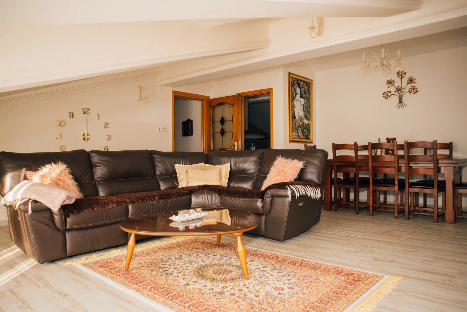 Izdavanje, dvosoban stan, 130m², Kotor, Crna Gora
