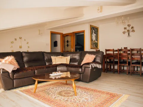 Rent, two bedroom apartment, 130m², Kotor, Crna Gora - image 17