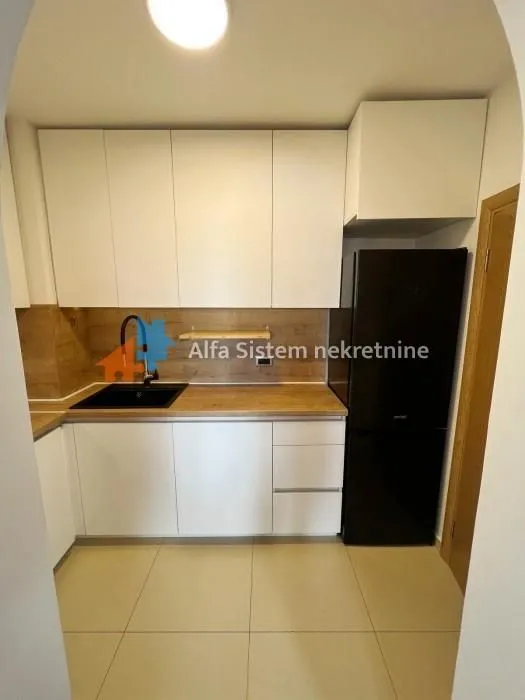 Izdavanje, četvorosoban stan, 80m², Savski Venac, Beograd