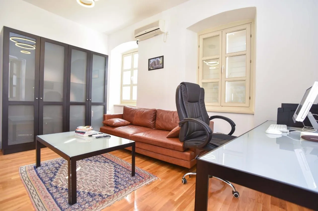 Prodaja, trosoban stan, 86m², Stari Grad, Budva