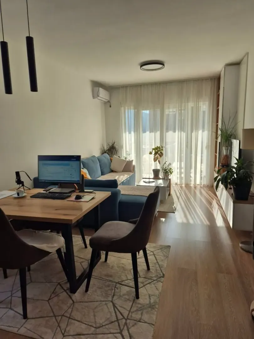 Bright living room with dining area and terrace access.