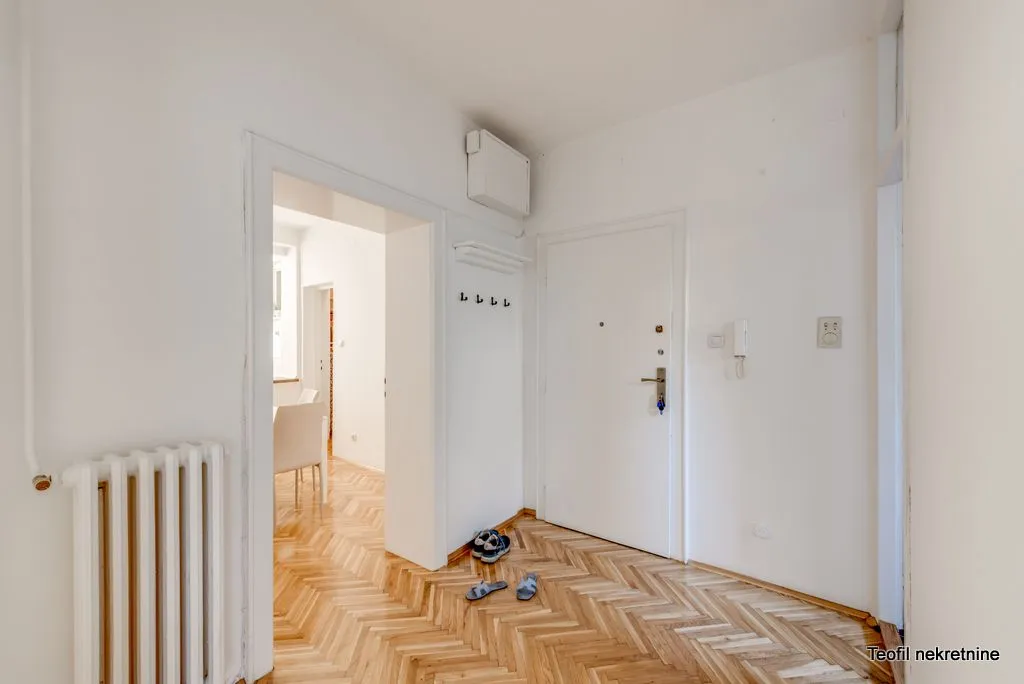 Sale, two bedroom apartment, 65m², Kalenić Pijaca, Vračar Sve Podlokacije
