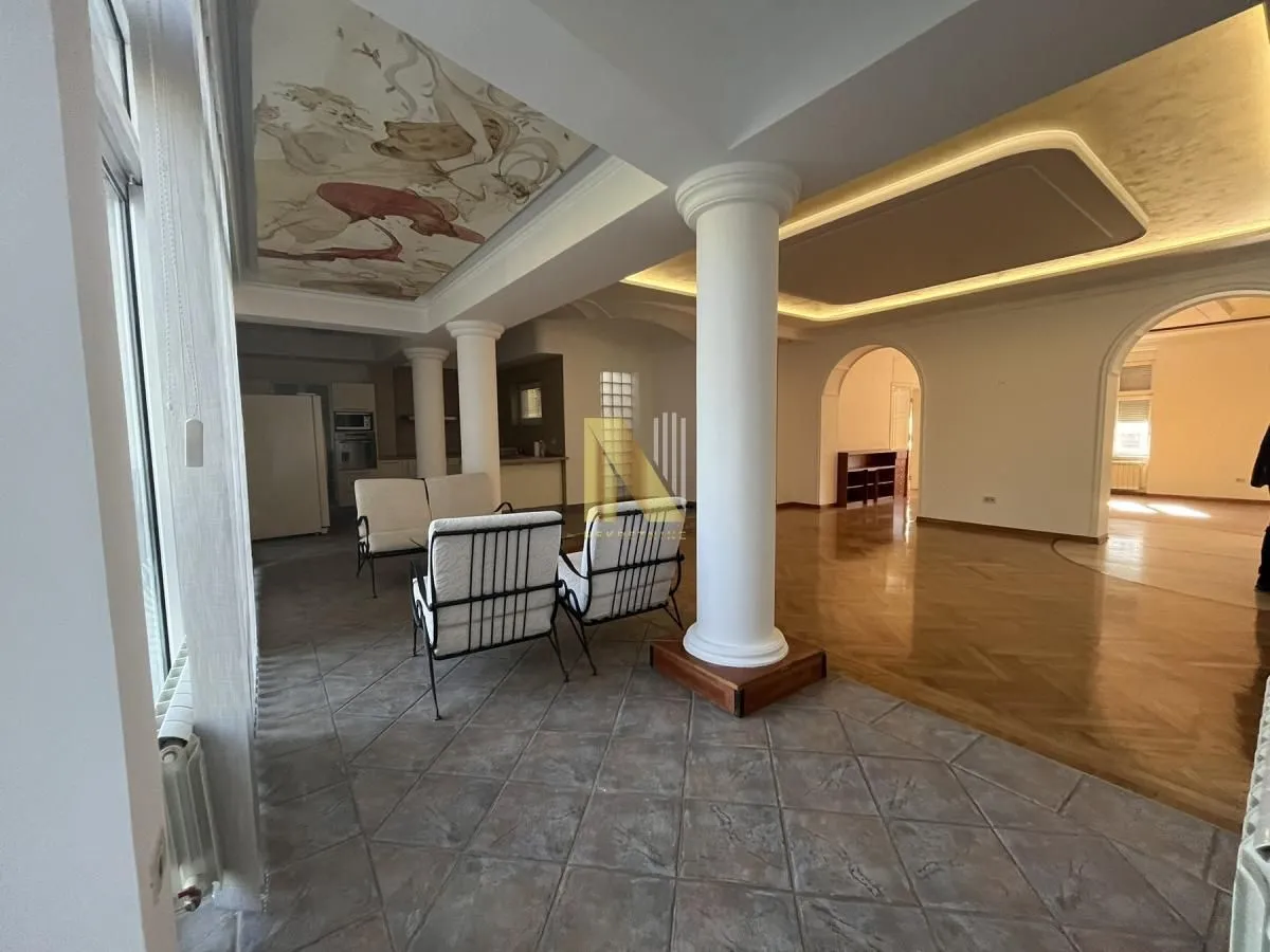 Prodaja, četvorosoban stan, 213m², Centar, Novi Sad