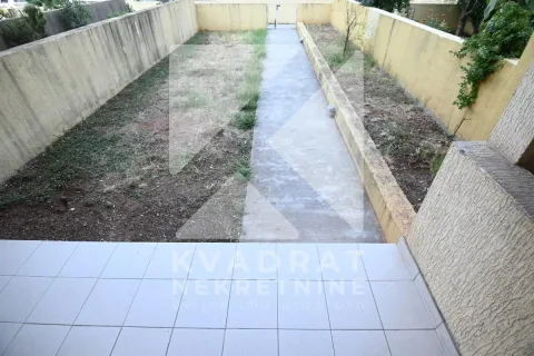 Prodaja, dvosoban stan, 65m², Stari Aerodrom, Podgorica - image 12
