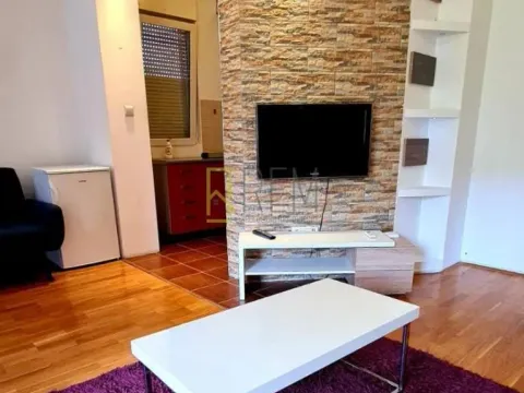 Prodaja, jednosoban stan, 48m², Tološi, Podgorica