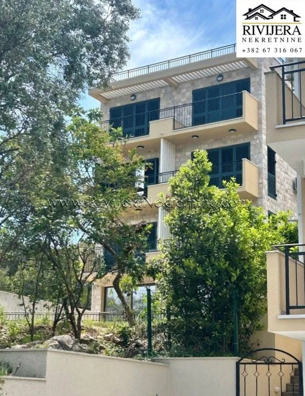 Prodaja, trosoban stan, 96m², Obala Đuraševića, Tivat