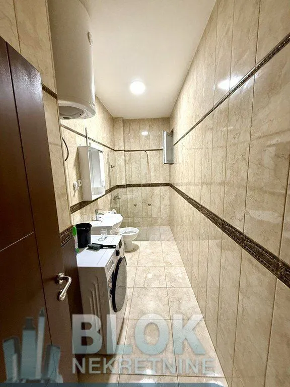 Izdavanje, dvosoban stan, 70m², Centar, Podgorica