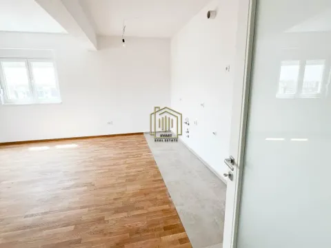 Prodaja, trosoban stan, 106m², Stari Aerodrom, Podgorica - image 11