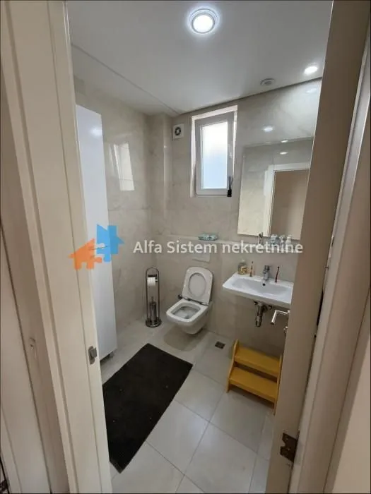 Rent, four bedroom apartment, 157m², Senjak, Beograd
