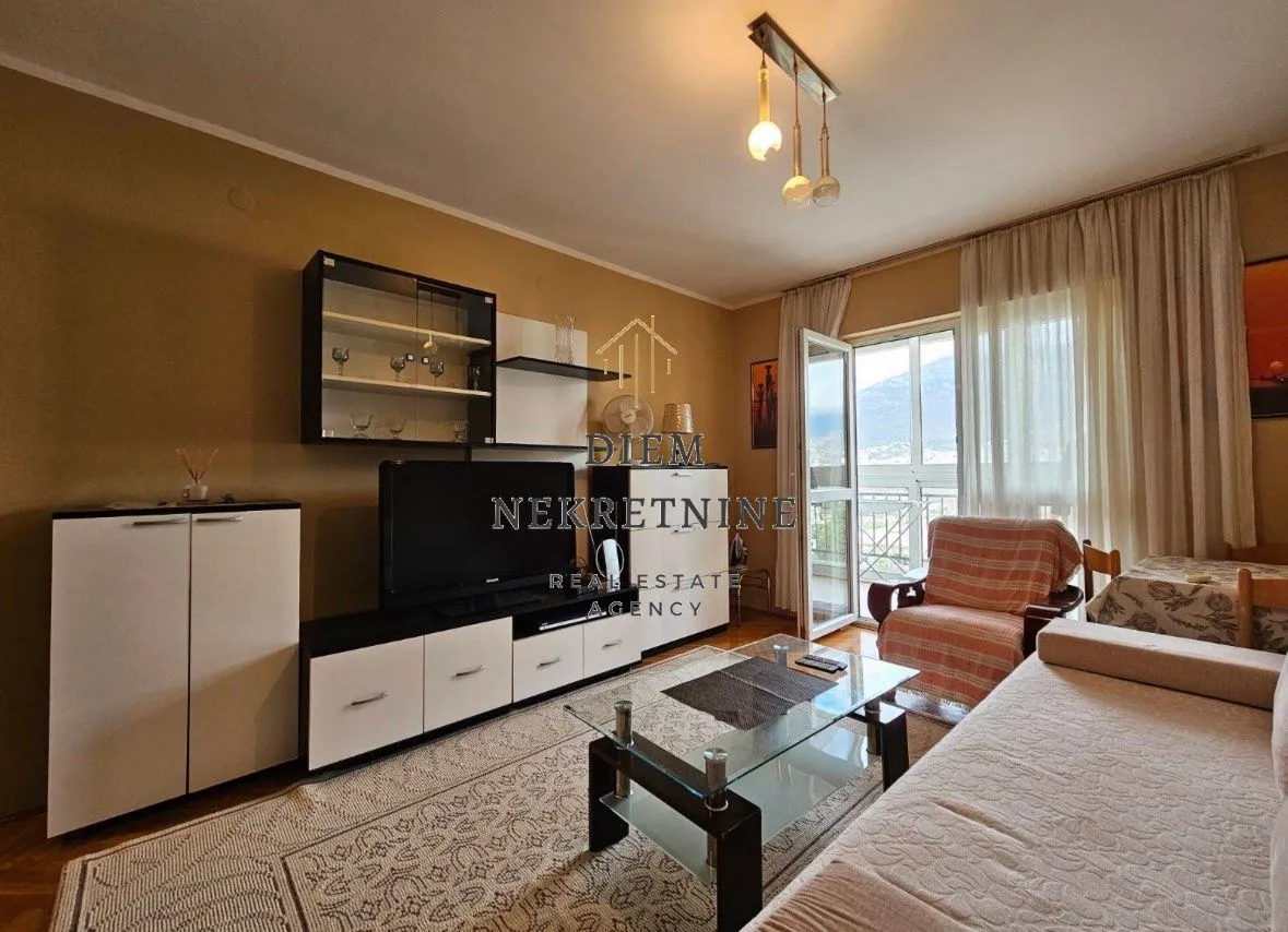 Izdavanje, garsonjera, 35m², Centar, Bar