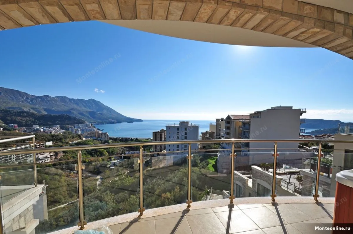 Sale, two bedroom apartment, 131m², Bečići, Budva