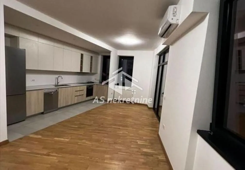 Izdavanje, četvorosoban stan, 117m², Savski Venac, Beograd