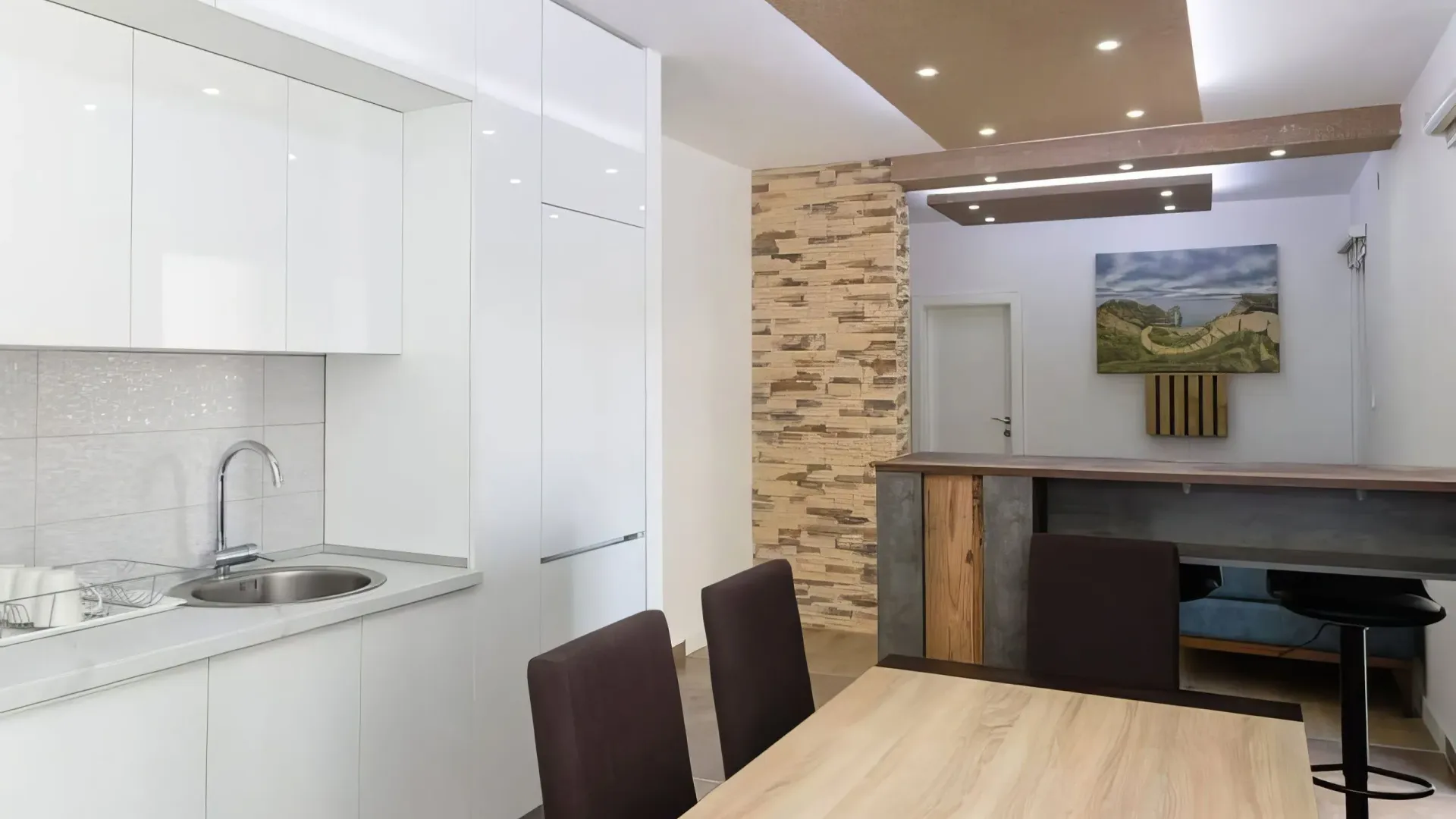 Izdavanje, dvosoban stan, 77m², Bečići, Budva
