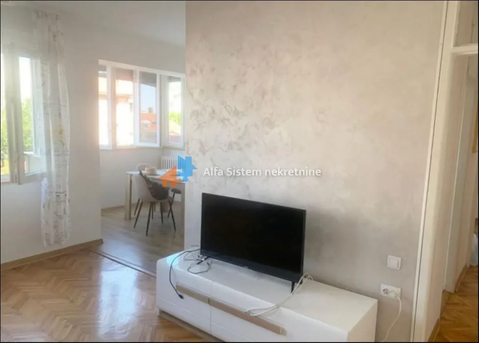 Izdavanje, dvosoban stan, 51m², Kalenić Pijaca, Vračar Sve Podlokacije