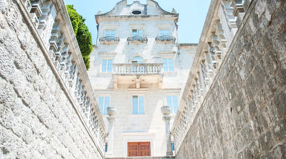 Sale, house, 1500m², Dobrota, Kotor