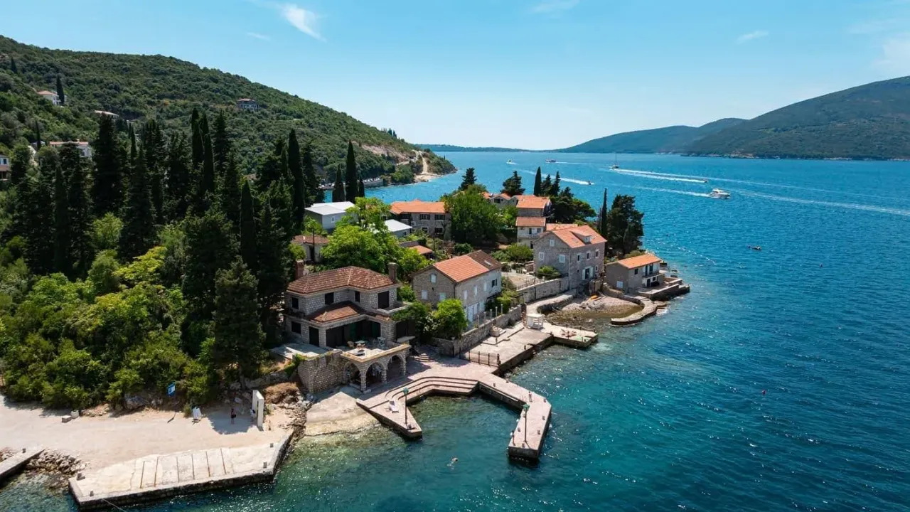 Sale, house, 350m², Rose, Herceg Novi