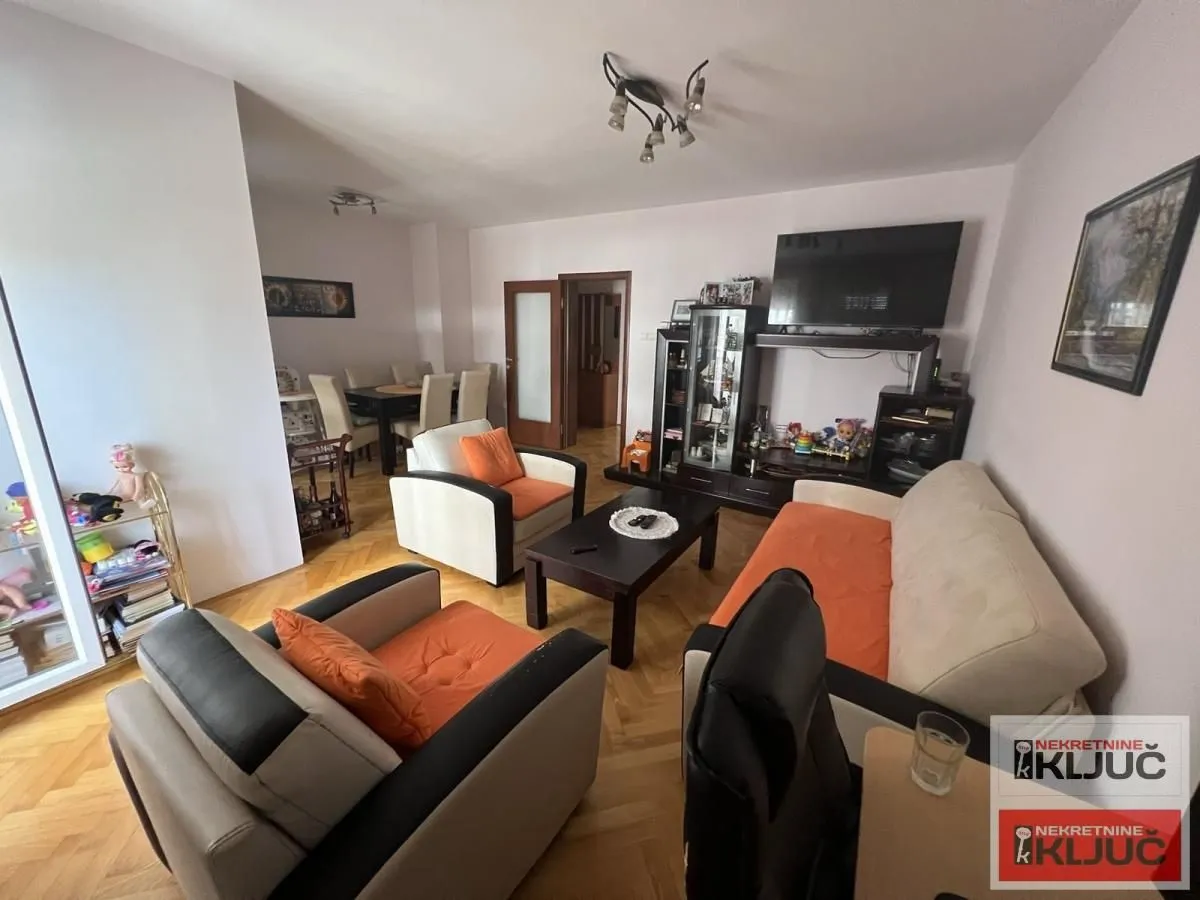 Prodaja, trosoban stan, 73m², Rotkvarija, Novi Sad Sve Podlokacije