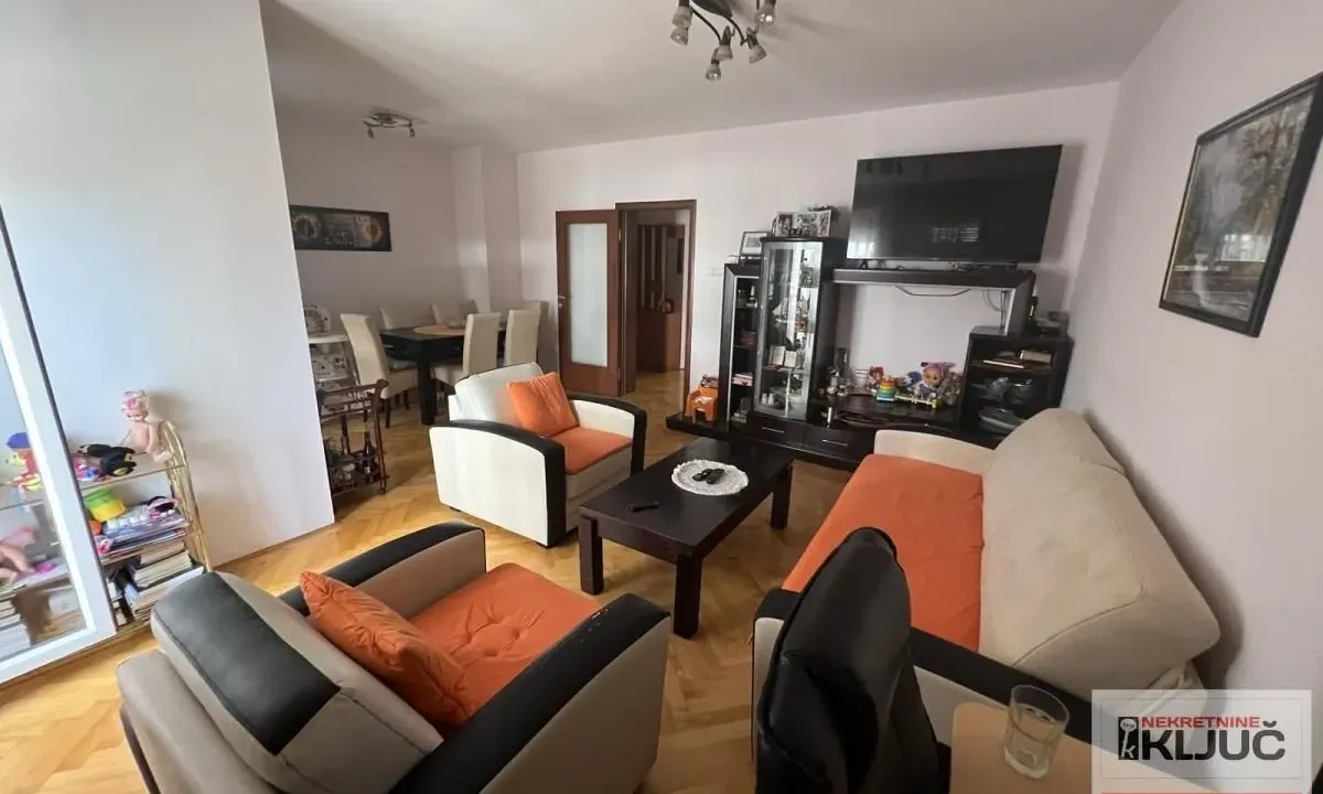 Prodaja, trosoban stan, 73m², Rotkvarija, Novi Sad Sve Podlokacije