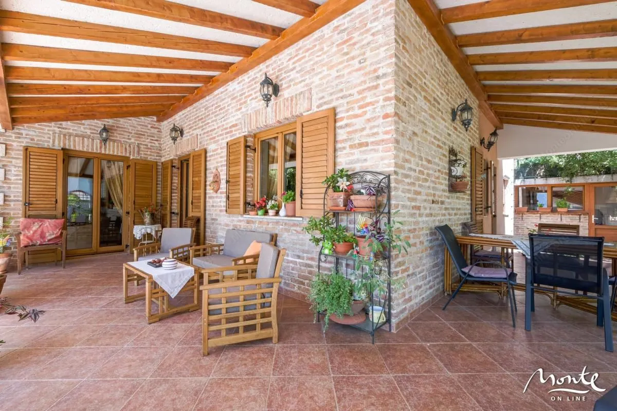 Prodaja, kuća, 305m², Orahovac, Kotor